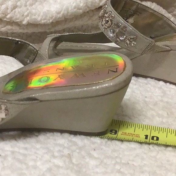 NEW YORK TRANSIT GOLD BLING SANDALS 6 - Picture 9 of 10